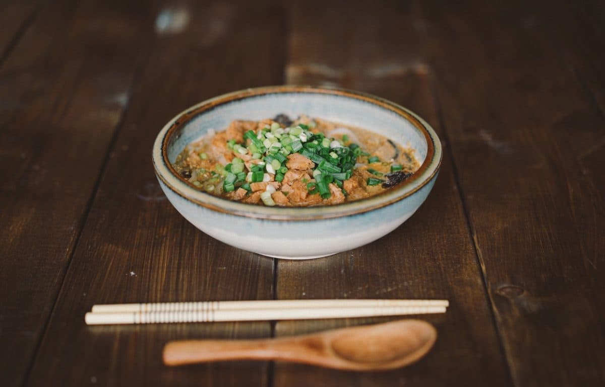 家にあった食材でビーガン担々麺を作ってみました。